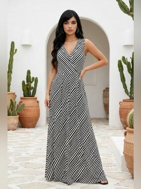 Elegant Eva Franco Striped Black and White Maxi Dress | Formal | Size 8